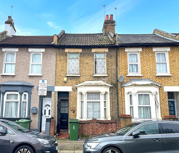 3 Bedroom Terraced House For Sale In Maiden Road, Stratford, E15