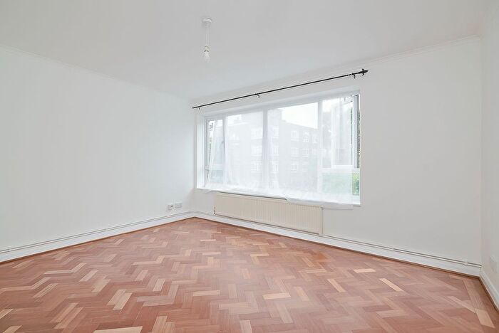 2 Bedroom Flat To Rent In Palmerston Court, Friars Stile Road, Richmond, TW10