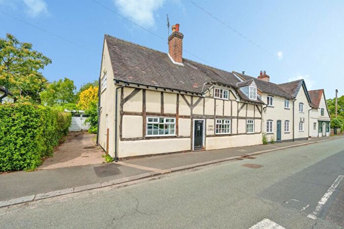 3 Bedroom End Of Terrace House For Sale In Main Street, Alrewas, DE13
