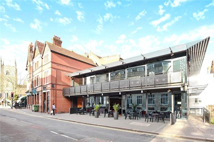 3 Bedroom Apartment To Rent In Bridge Street, Reading, Berkshire, RG1