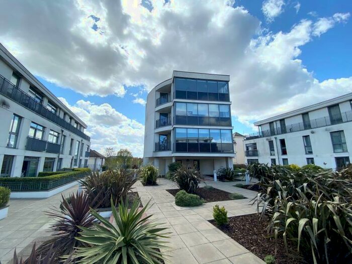 2 Bedroom Apartment To Rent In Chertsey, KT16