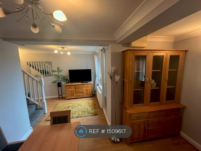 1 Bedroom Maisonette To Rent In Pond Close, Newbury, RG14