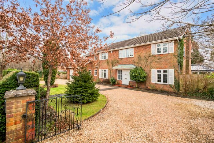 5 Bedroom Detached House For Sale In Oakway, Amersham, HP6