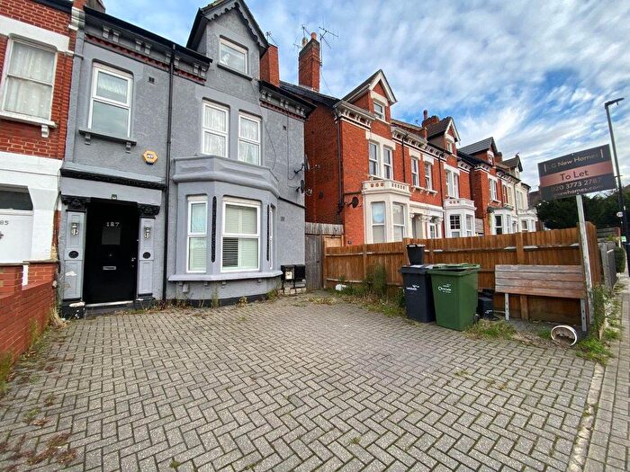 3 Bedroom Flat To Rent In Gleneldon Road, Streatham, SW16