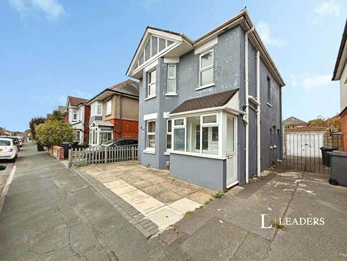 3 Bedroom Detached House To Rent In Highfield Road, Bournemouth, Dorset, BH9