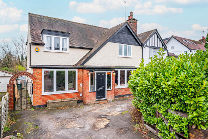 4 Bedroom Semi Detached House For Sale In Radlett Road, Frogmore, St. Albans, Hertfordshire, AL2