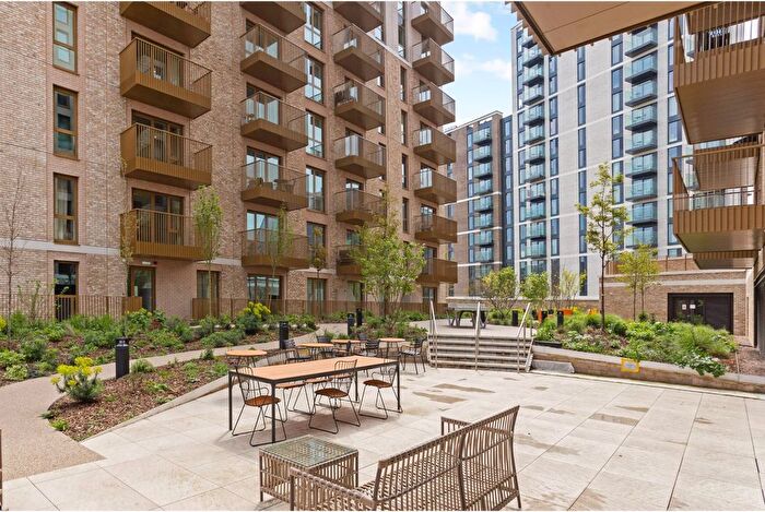 1 Bedroom Flat To Rent In Capital Interchange Way, TW8