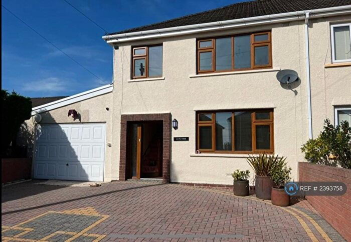 3 Bedroom Semi-Detached House To Rent In Beaufort Hill, Beaufort, Ebbw Vale, NP23