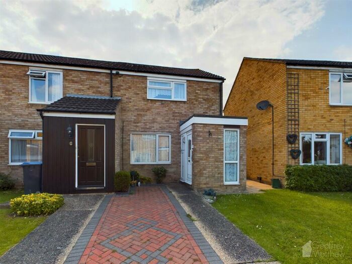 2 Bedroom House For Sale In Peacocks, Harlow, CM19