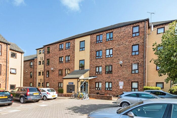 2 Bedroom Flat For Sale In Woodlands Village, Wakefield, West Yorkshire, WF1
