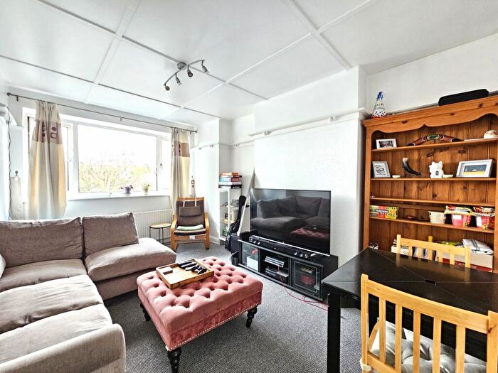 2 Bedroom Flat To Rent In East End Road, East Finchley, N2