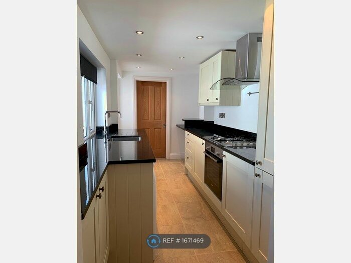 3 Bedroom Semi-Detached House To Rent In Dapdune Road, Guildford, GU1