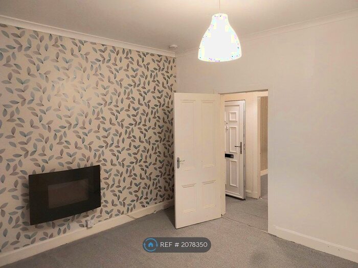 1 Bedroom Flat To Rent In East Donington St, Darvel, KA17