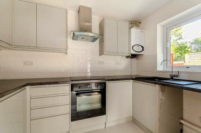 1 Bedroom Flat To Rent In Crystal Palace Parade, Crystal Palace, London, SE19