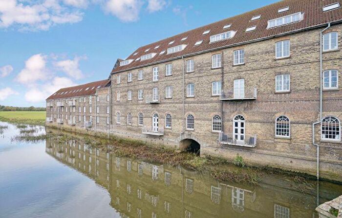 Studio To Rent In Bridge Place, Godmanchester, PE29