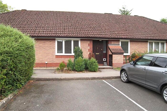 2 Bedroom Bungalow For Sale In The Cloisters, Caversham, Reading, RG4