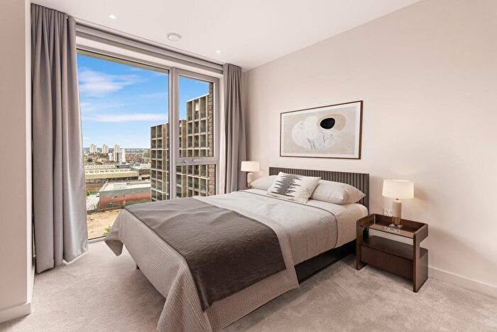 3 Bedroom Apartment To Rent In Nine Elms Lane, London, SW11