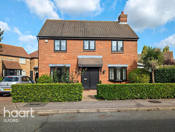 3 Bedroom Detached House To Rent In Peel Place, Ilford, IG5