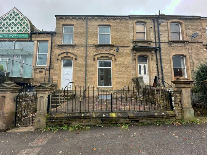 4 Bedroom Terraced House To Rent In Halifax Old Road, Huddersfield, HD2