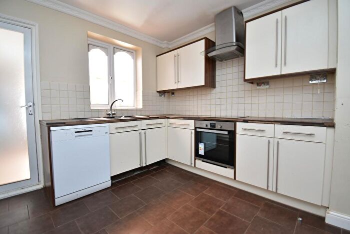 5 Bedroom Semi-Detached House To Rent In Hemlin Close, Earlham, Norwich, NR5