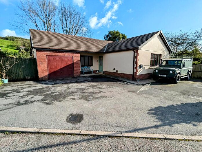 4 Bedroom Bungalow For Sale In Bro Celynin, Bronwydd Arms, Carmarthen, Carmarthenshire., SA33