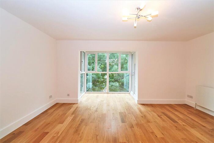 2 Bedroom Apartment To Rent In Lancaster Drive, Canary Wharf, E14