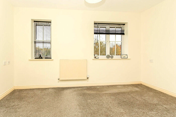 2 Bedroom End Of Terrace House For Sale In Abbots Close, Kettering, NN15