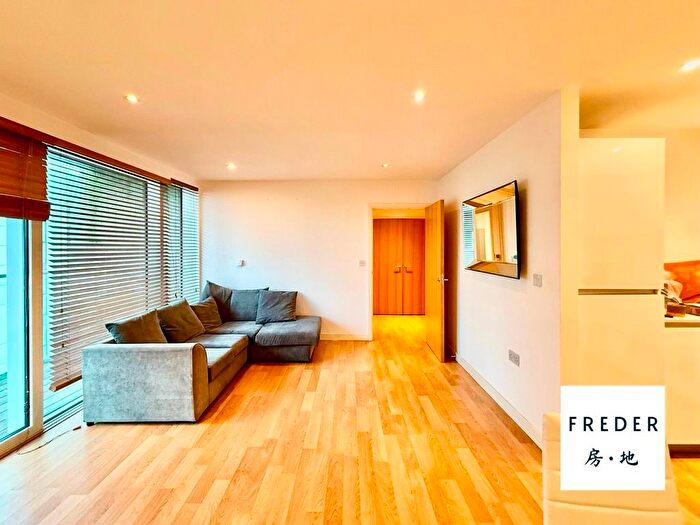 1 Bedroom Flat To Rent In Waterside Apartments, Woodberry Down, N4