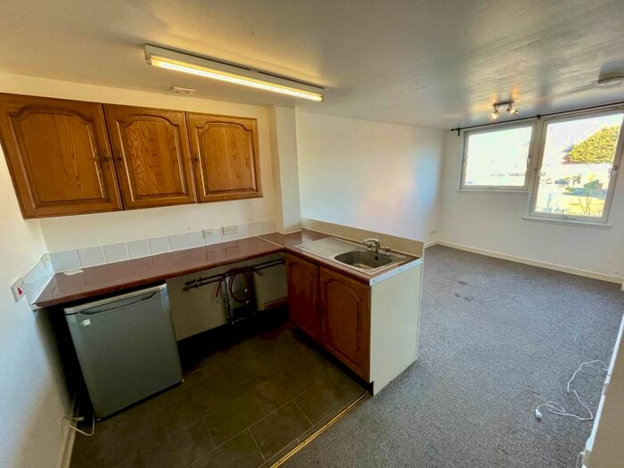 2 Bedroom Flat To Rent In High Street, Lochee, Dundee, DD2