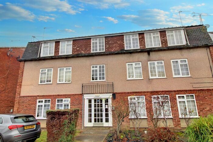 1 Bedroom Flat To Rent In Chase Court Gardens, Enfield, EN2