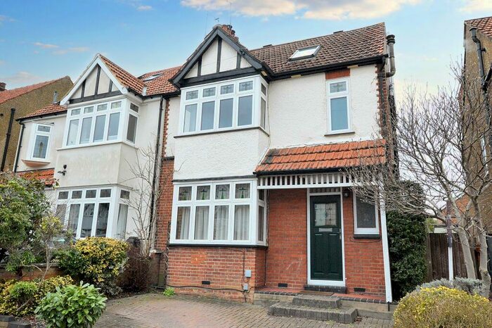 4 Bedroom Semi-Detached House To Rent In Breakspear Avenue, St Albans, AL1