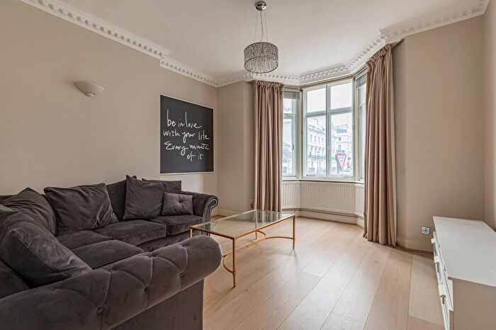 2 Bedroom Flat To Rent In Lennox Gardens, Knightsbridge, London, SW1X