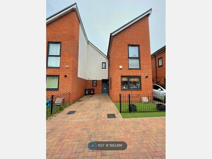 3 Bedroom Terraced House To Rent In Hennessey Mews, Dagenham, RM8