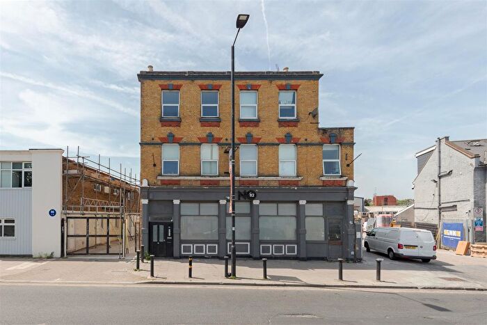 2 Bedroom Flat To Rent In Norwood High Street, London, SE27