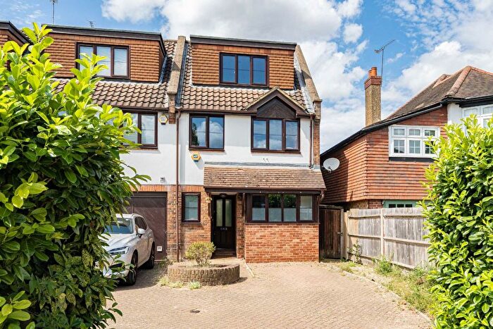 5 Bedroom Property For Sale In Wellington Road, Hampton Hill, TW12