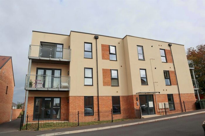 2 Bedroom Flat To Rent In Strawberry Drive, Yatton, Bristol, BS49