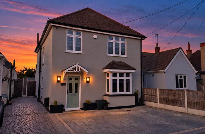 4 Bedroom Detached House For Sale In Highfield Avenue, Hadleigh, Benfleet, Essex, SS7