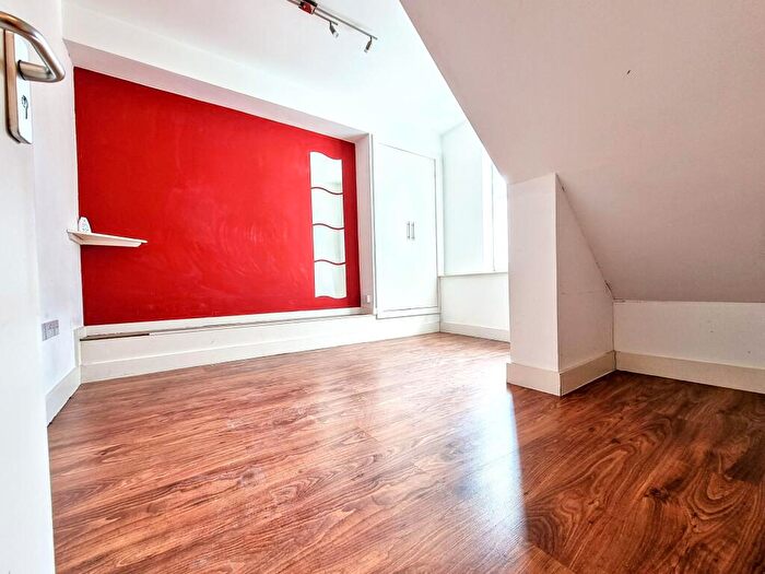 1 Bedroom Flat To Rent In Commercial Street, Aberdare, CF44