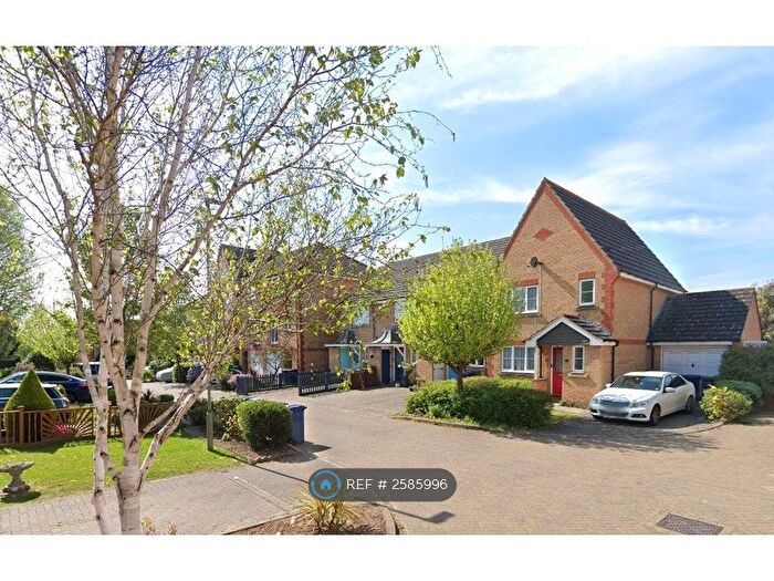 3 Bedroom End Of Terrace House To Rent In Sparkford Gardens, London, N11