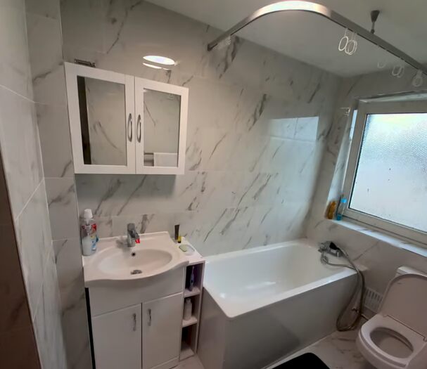 3 Bedroom Maisonette To Rent In Robinia Close, Ilford, IG6