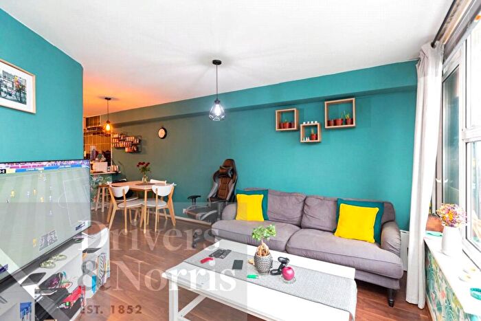 1 Bedroom Apartment For Sale In Hornsey Road, Holloway, London, N7