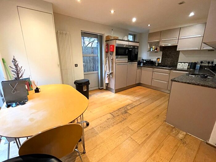 3 Bedroom House To Rent In Elizabeth Mews, Kay Street, London, E2