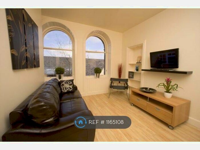 2 Bedroom Flat To Rent In High Street, Perth, PH1