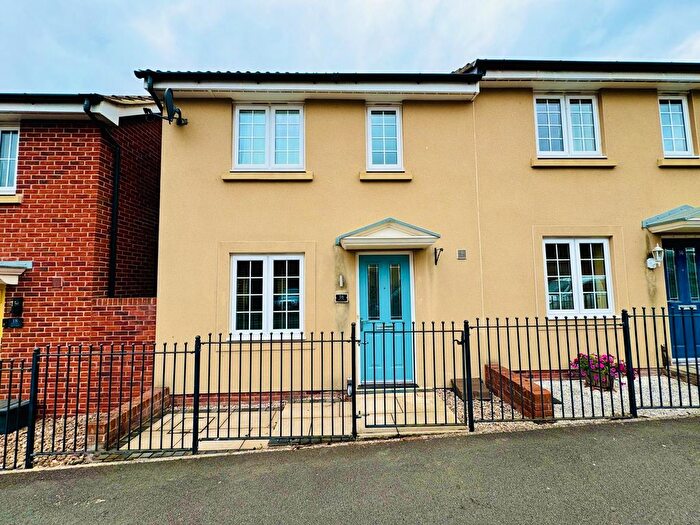 3 Bedroom Semi-Detached House To Rent In Bates Way, Swindon, SN2