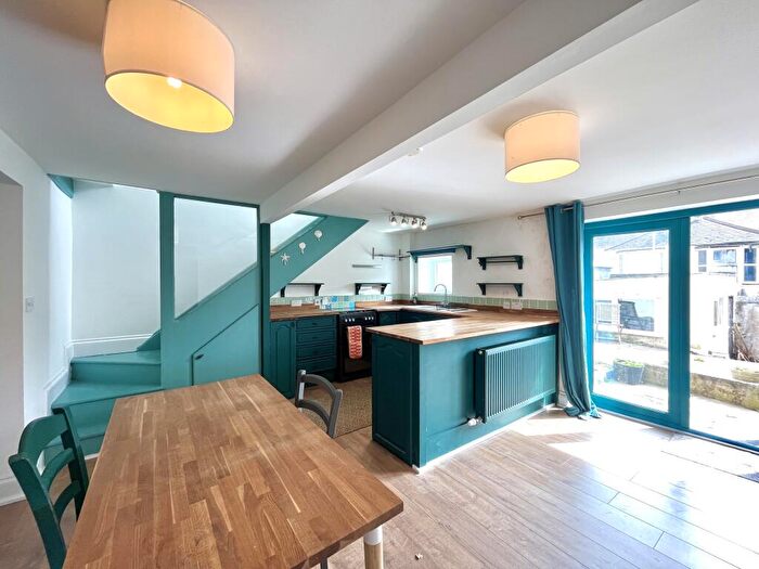 2 Bedroom Apartment To Rent In Neath Road, PL4