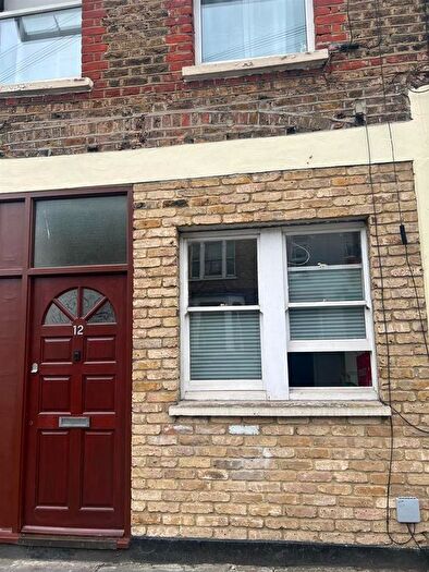 2 Bedroom Flat To Rent In Whittington Road, Wood Green, London, N22