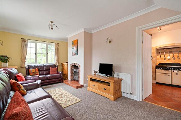 3 Bedroom Semi-Detached House For Sale In Aylesbury Road, Hockley Heath, Solihull, B94