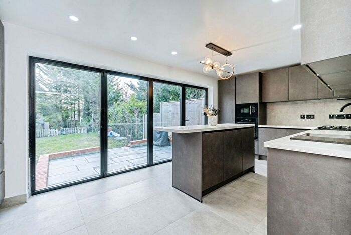 3 Bedroom Bungalow For Sale In Humberstone Close, Luton, LU4