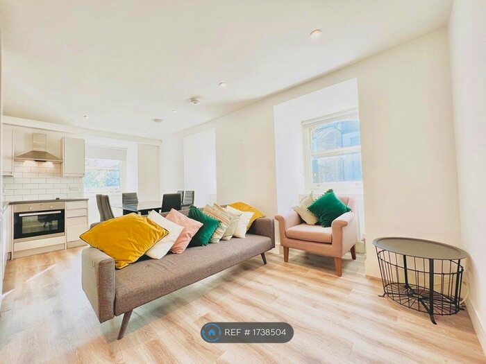 3 Bedroom Flat To Rent In Sidney Road, London, SW9