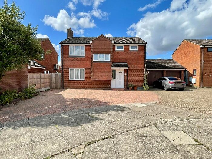 4 Bedroom Detached House For Sale In Mountbatten Drive, Biggleswade, SG18